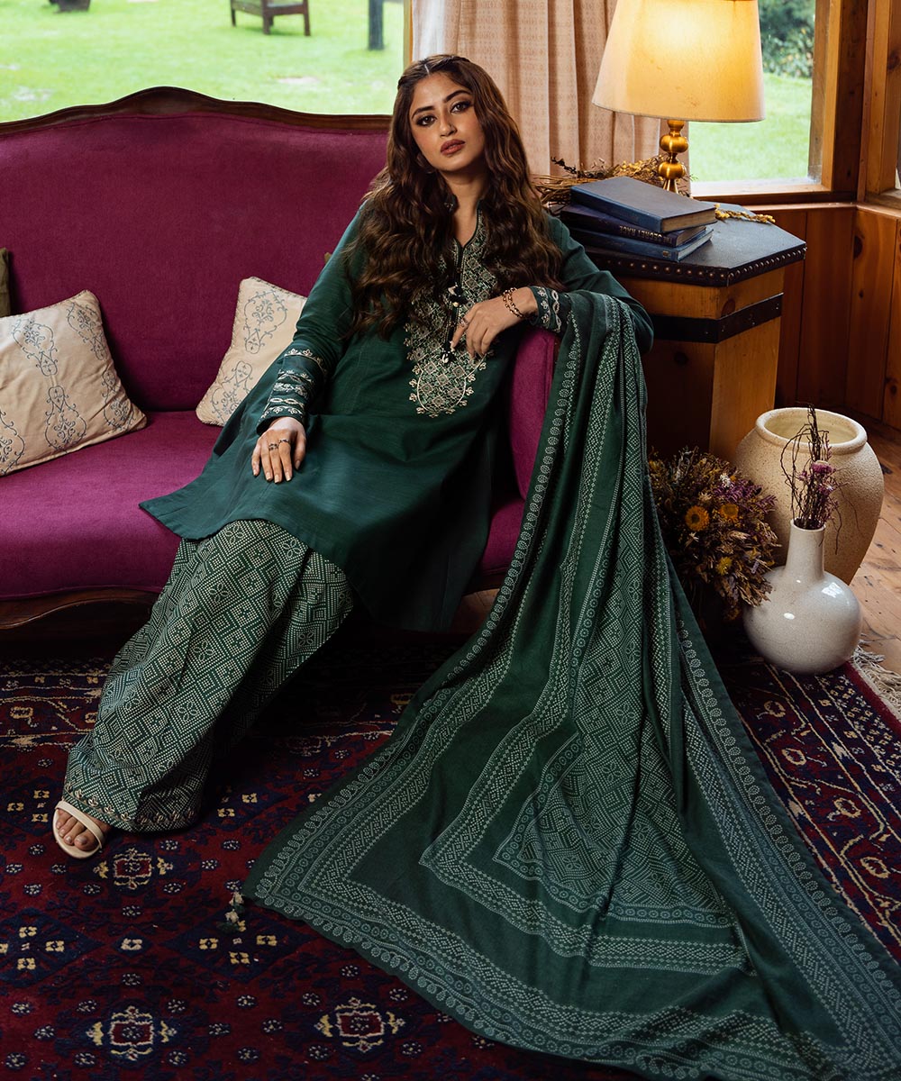 Sapphire Luxury Lawn with Voil Diamond Dupatta 3 Pcs Suit