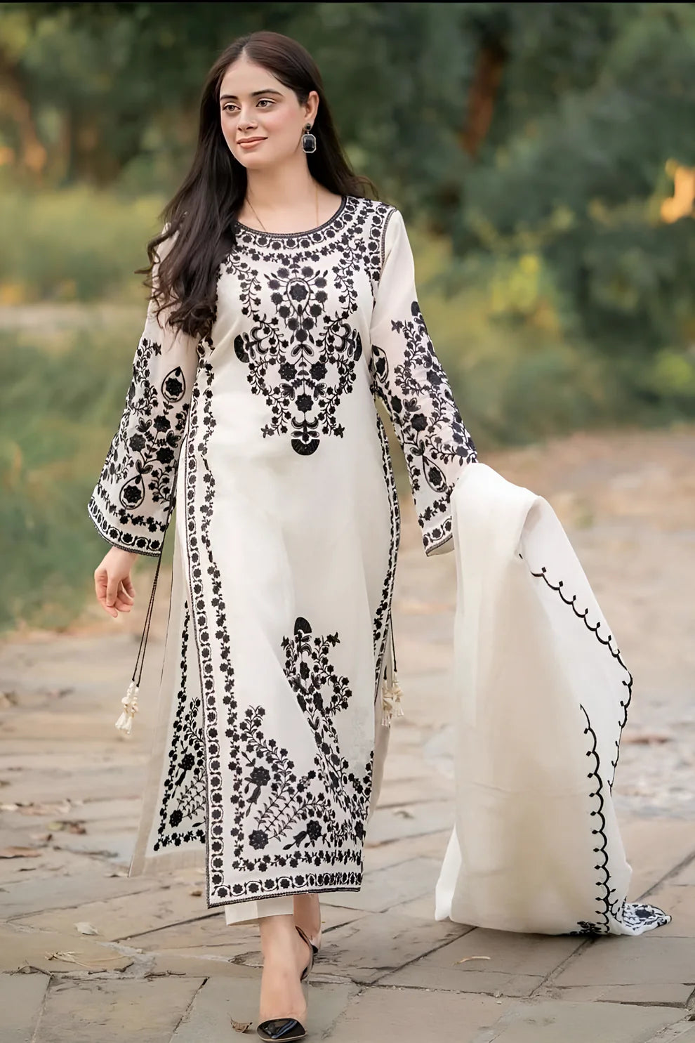 Agha Noor Luxury Lawn with Chiffon Embroidered Dupatta 3Pc Suit