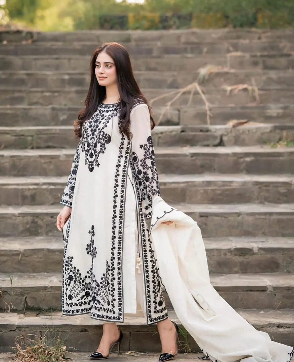 Agha Noor Luxury Lawn with Chiffon Embroidered Dupatta 3Pc Suit