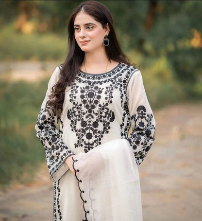 Agha Noor Luxury Lawn with Chiffon Embroidered Dupatta 3Pc Suit